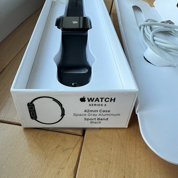 42mm Apple Watch Series 3 - Picture 2 of 2